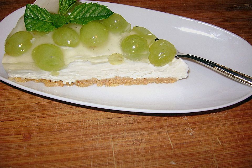 Frischkäsetorte mit Bröselboden und Blaubeeren