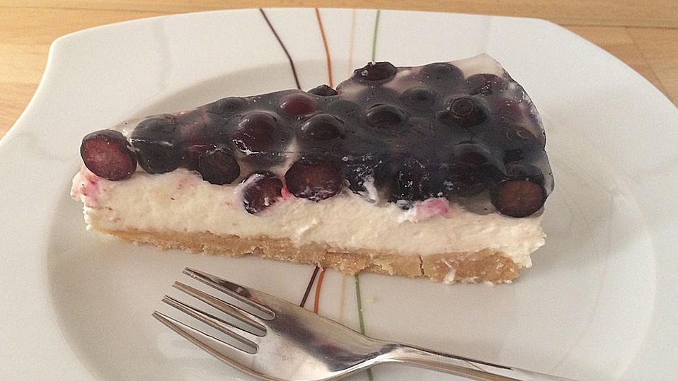 Frischkäsetorte mit Bröselboden und Blaubeeren von chefkoch Frischkäsetorte mit Bröselboden und Blaubeeren von chefkoch