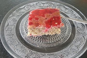 Mohnkuchen mit Johannisbeeren