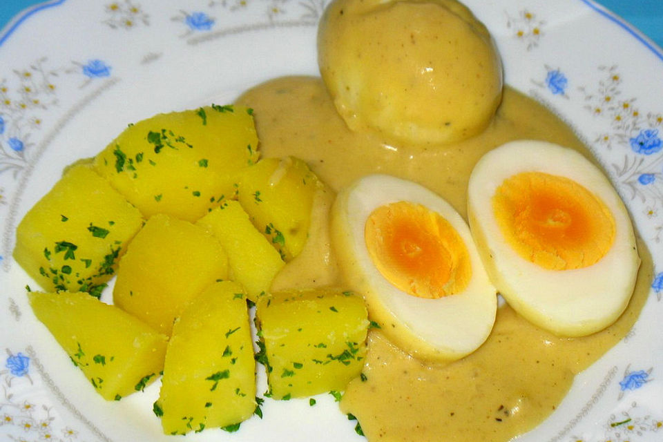 Eier in Senfsoße