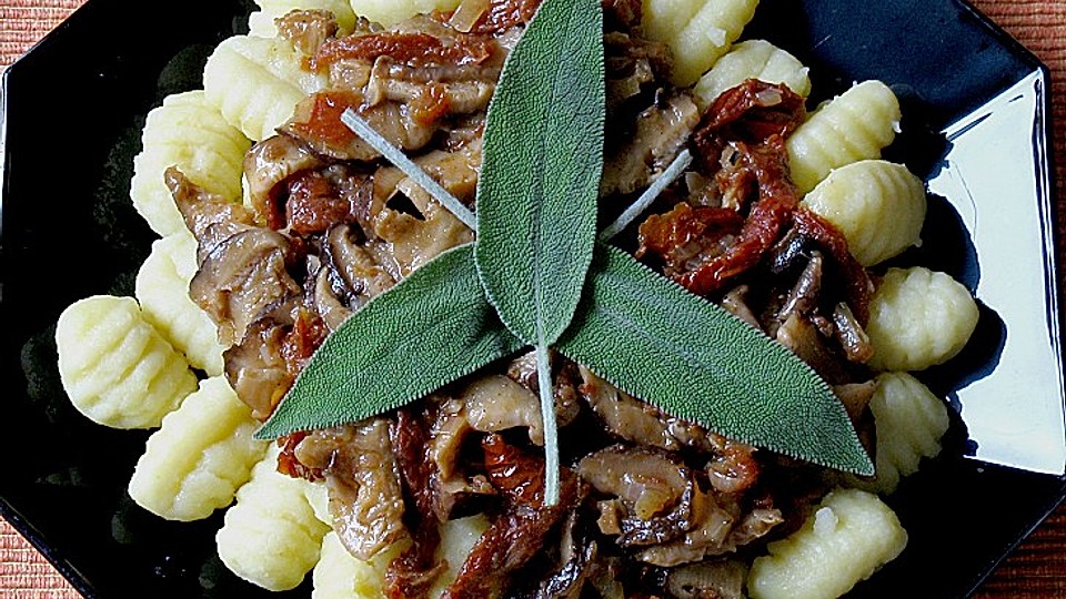 Gnocchi mit Shiitake - Pilzen, getrockneten Tomaten und Portweinsauce ...