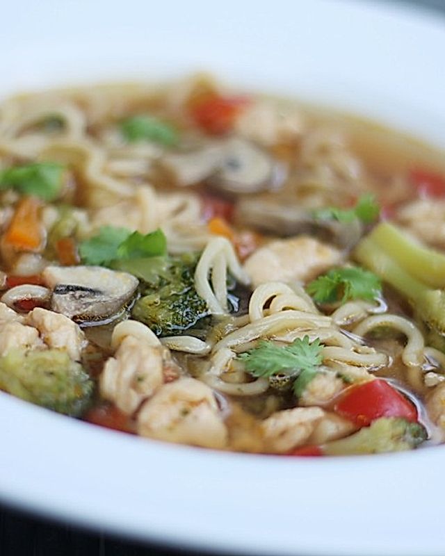 Asiatische Suppe mit Mie Nudeln