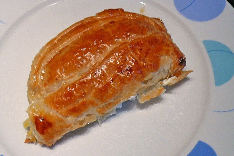 Blätterteigpäckchen mit Lachs, Schafskäse und Spinat