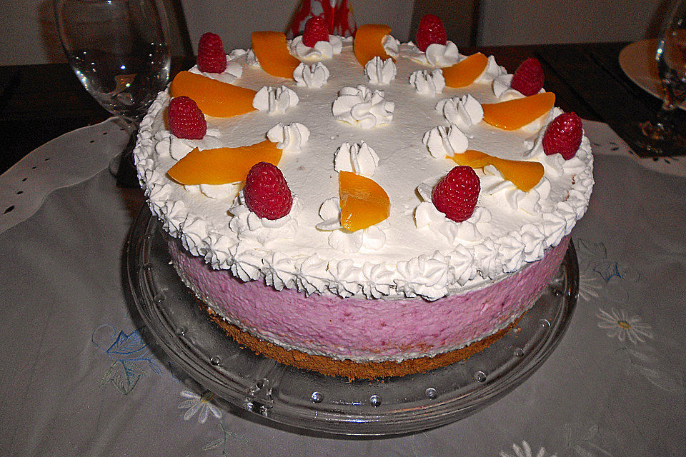 Torte nach Art Pfirsich Melba