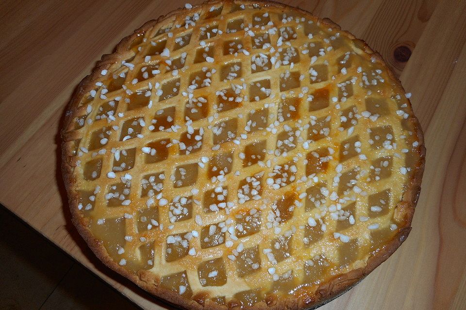 Apfelkuchen aus Hefeteig mit Gittern