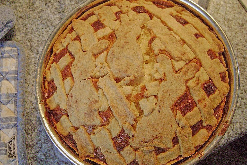 Apfelkuchen aus Hefeteig mit Gittern