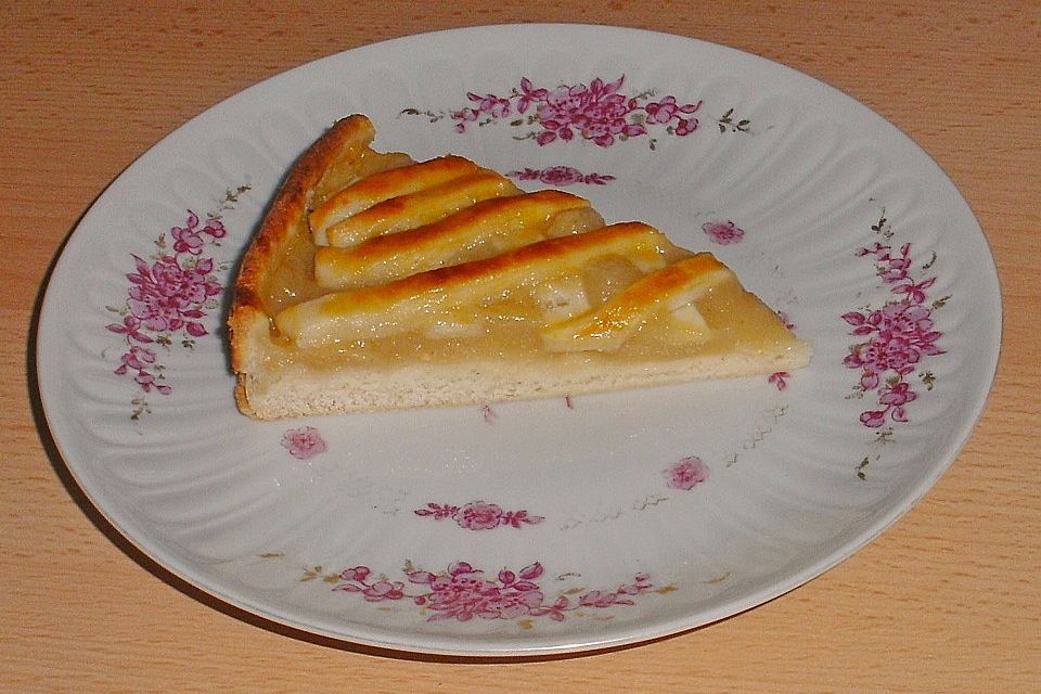 Apfelkuchen aus Hefeteig mit Gittern