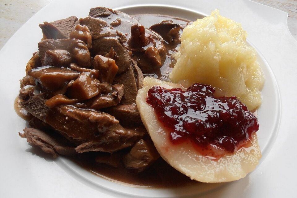 Rehkeule mit Rotweinsauce Rehkeule mit Rotweinsauce