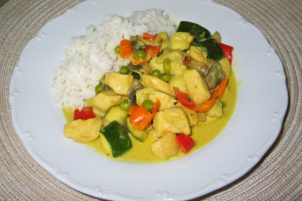 Hühnchen - Gemüse - Pfanne mit Curry und Kokos