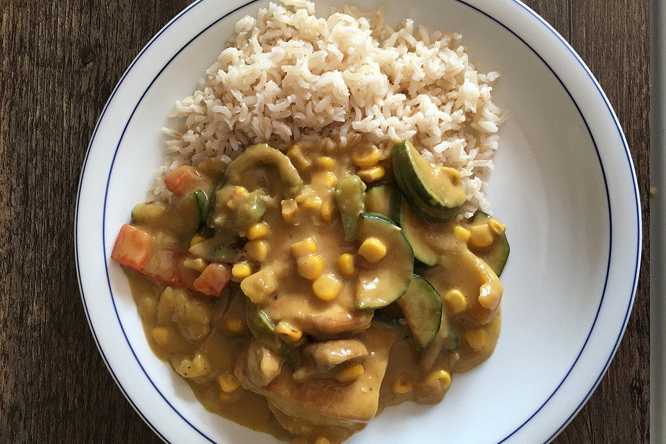 Hühnchen - Gemüse - Pfanne mit Curry und Kokos