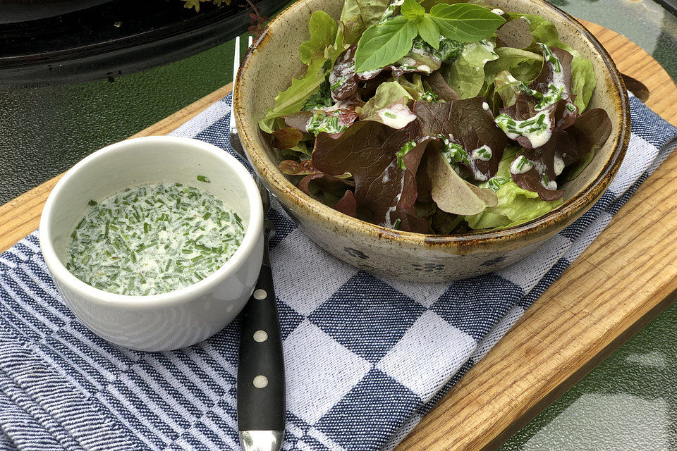 Einfache Salatsoße für Blattsalate