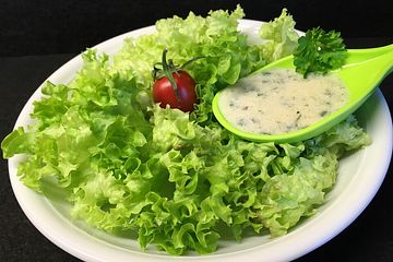 Einfache Salatsoße für Blattsalate