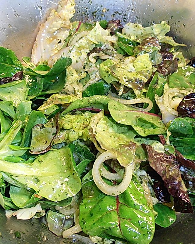 Gemischter Salat mit Senfdressing