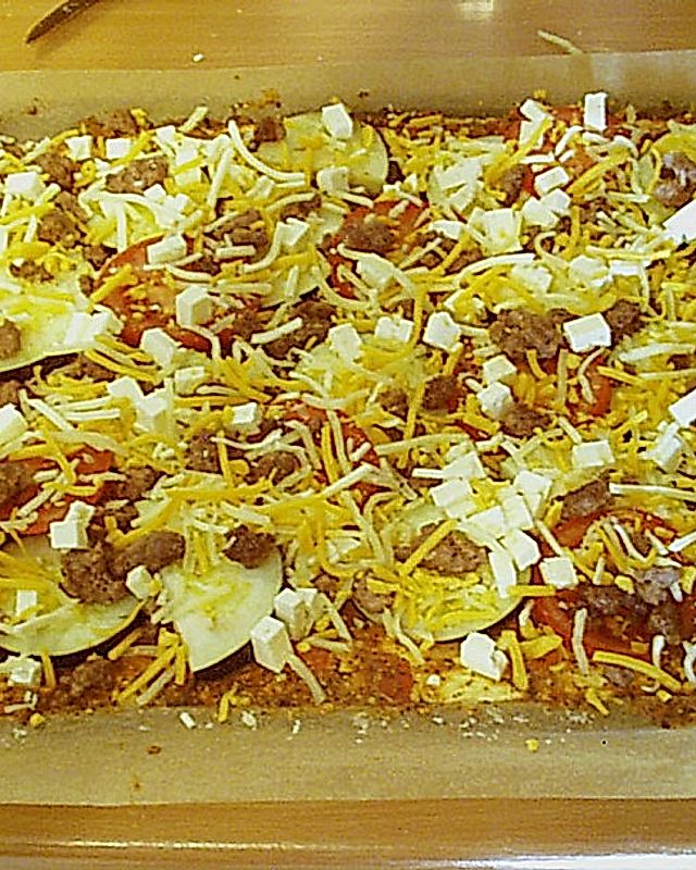 Auberginen - Pizza mit Lammhackfleisch und Feta-Käse