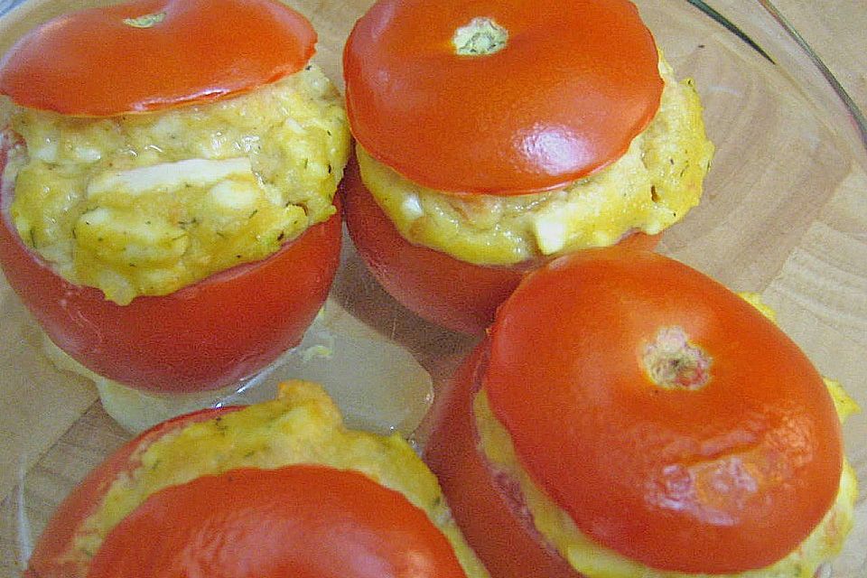 Tomaten mit Schafkäse gefüllt