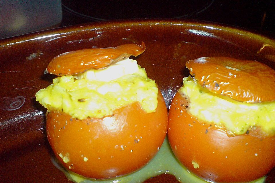 Tomaten mit Schafkäse gefüllt