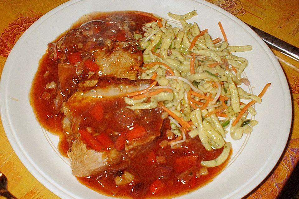 Winterswicker Schweinekrustenbraten mit Kräuter - Gemüse - Spätzle