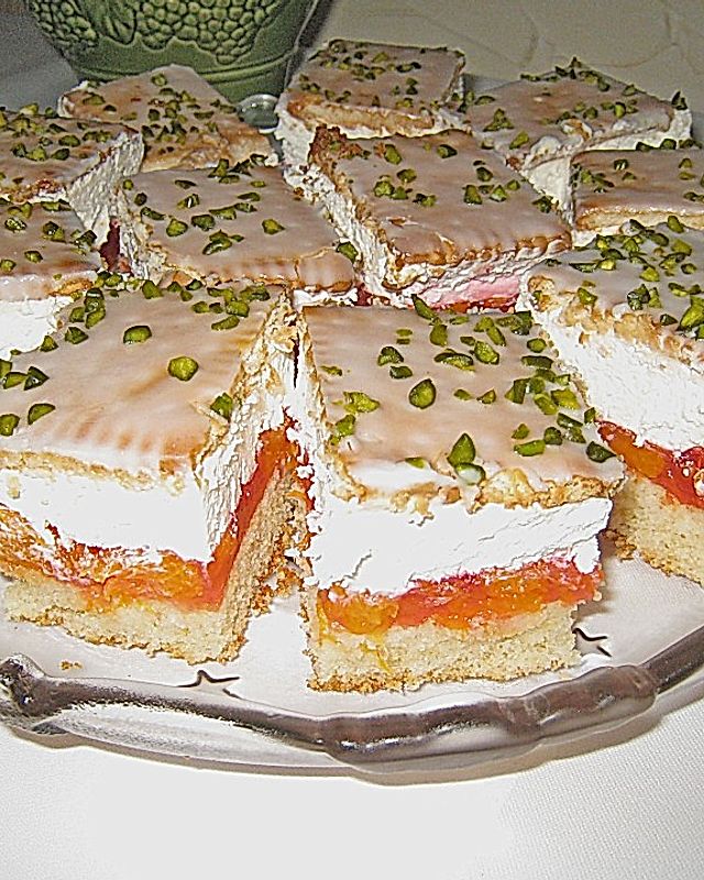 Mandarinenkuchen mit Sahne und Keksdecke