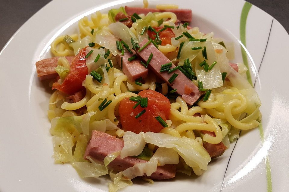 Nudelpfanne mit Fleischkäse