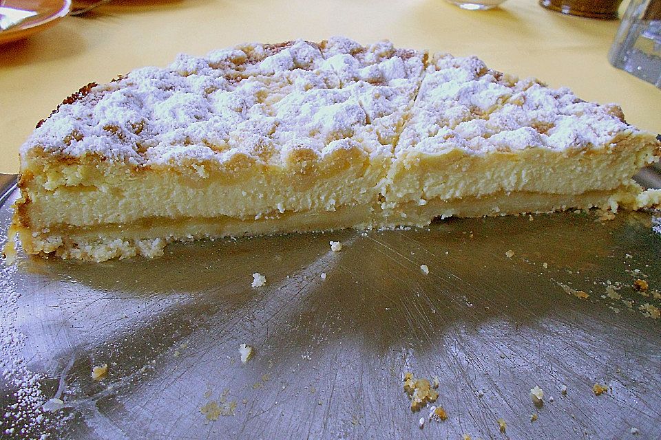 Käse - Streusel - Torte mit Apfelkompott