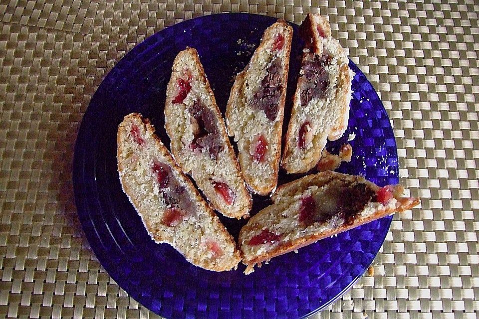 Stollen mit Kirsch - Marzipan - Füllung