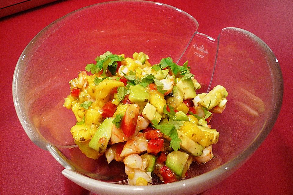 Wolfsbarschfilets auf Garnelen - Avocado - Mango - Salsa