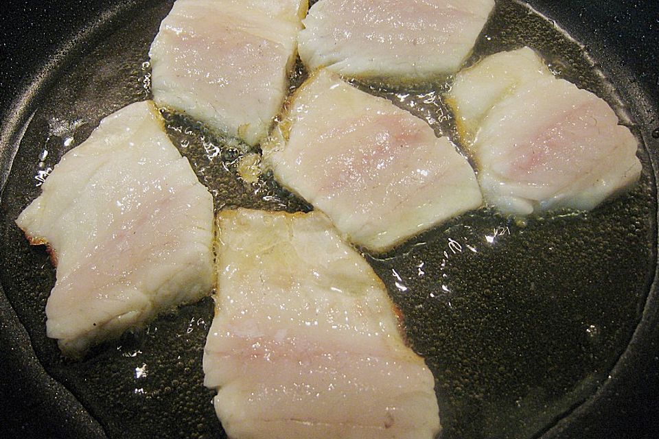 Wolfsbarschfilets auf Garnelen - Avocado - Mango - Salsa