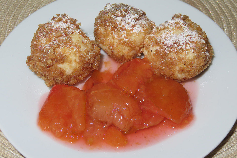 Topfenknödel oder Quarkknödel