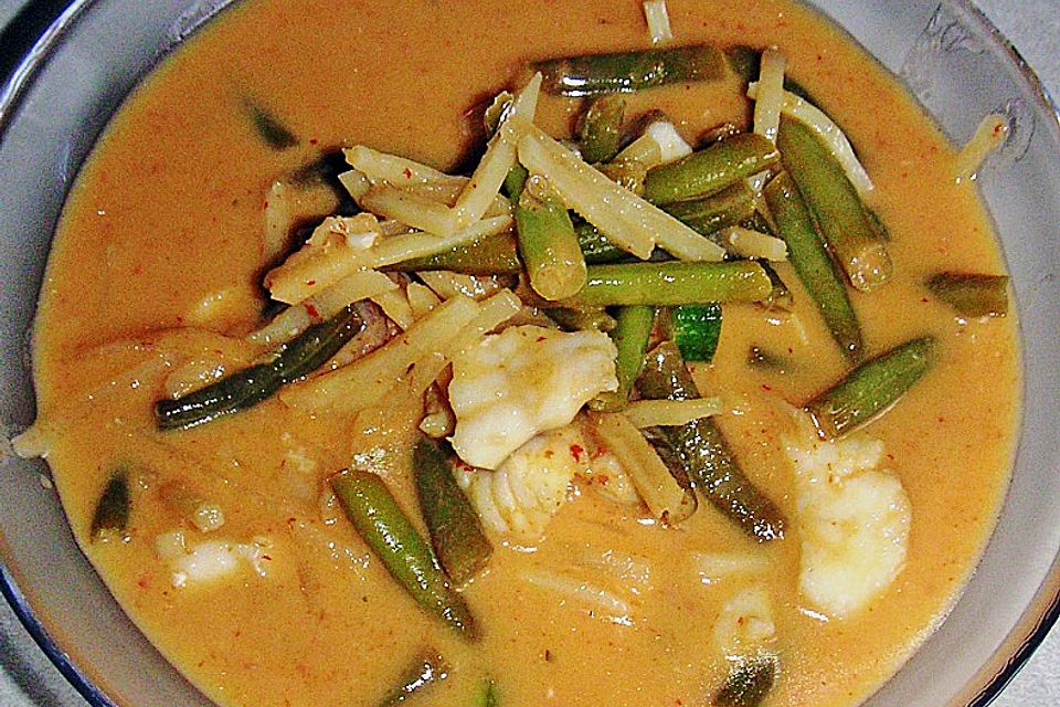 Gelbes Fischcurry