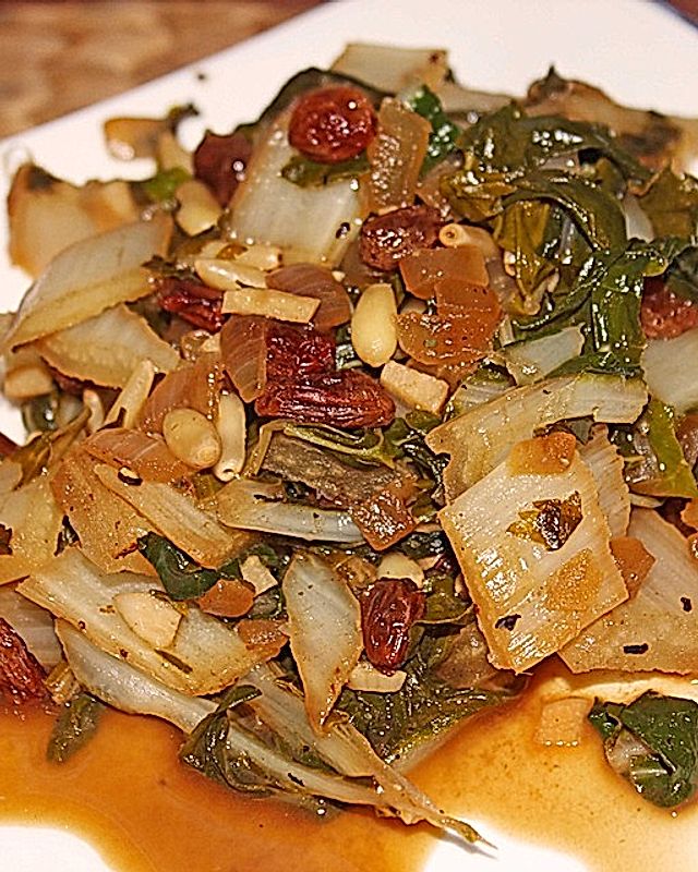 Mangold - Gemüse mit Sardellen, Pinienkernen und Rosinen