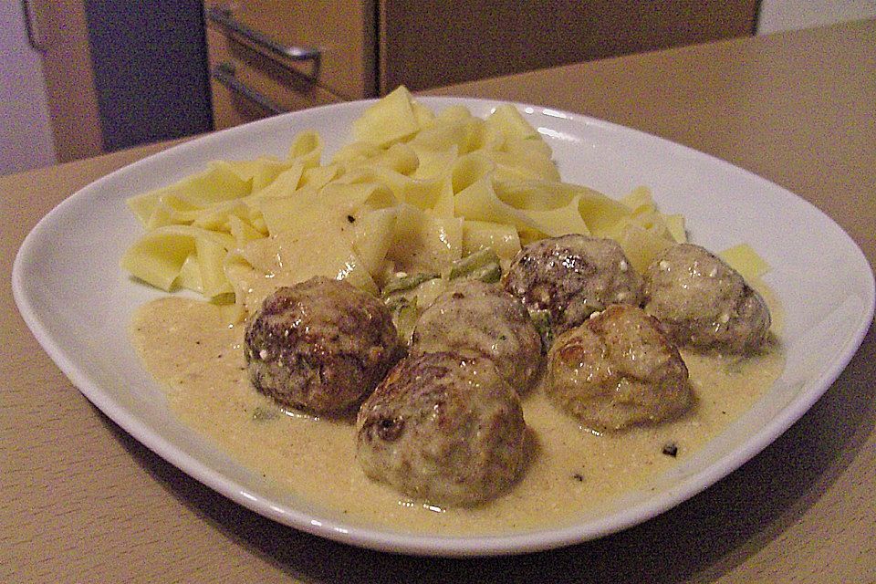 Fleischbällchen Stroganoff