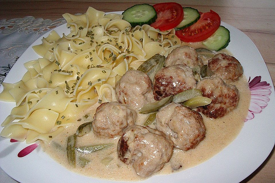 Fleischbällchen Stroganoff