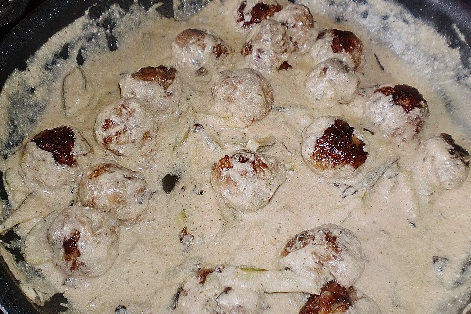 Fleischbällchen Stroganoff