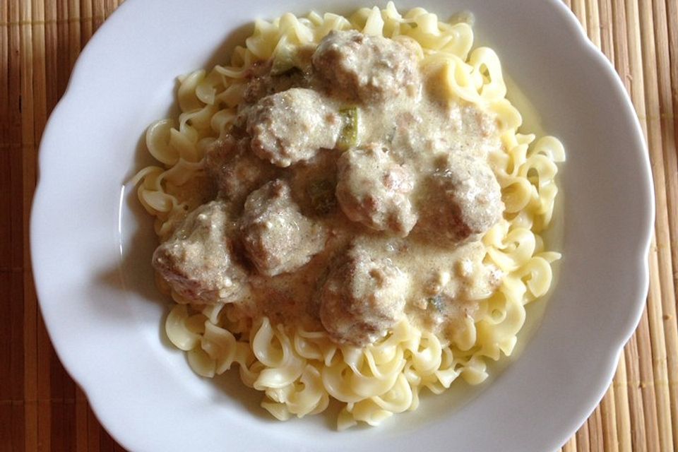 Fleischbällchen Stroganoff