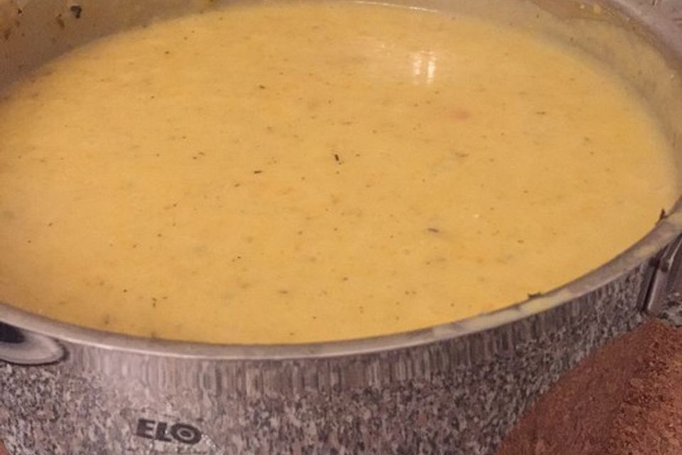 Cremige, aber diättaugliche Kartoffelsuppe mit Thymian und Käse