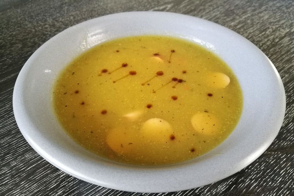 Cremige, aber diättaugliche Kartoffelsuppe mit Thymian und Käse