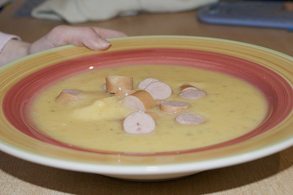 Cremige, aber diättaugliche Kartoffelsuppe mit Thymian und Käse