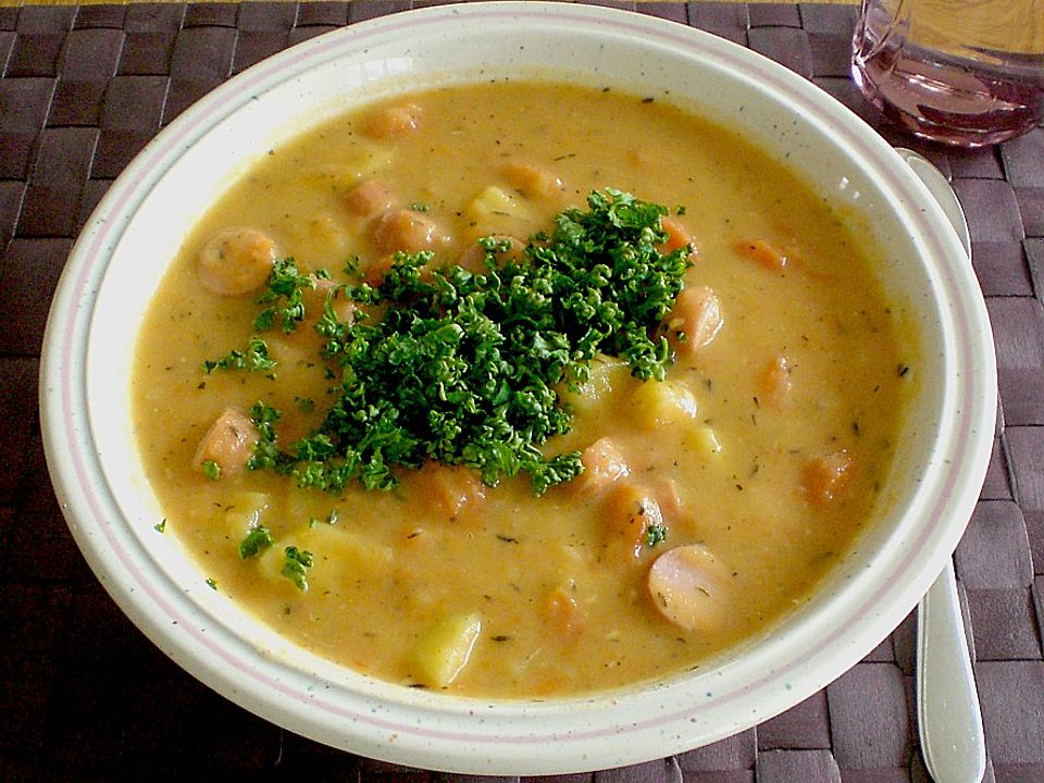 Cremige, aber diättaugliche Kartoffelsuppe mit Thymian und Käse von ...