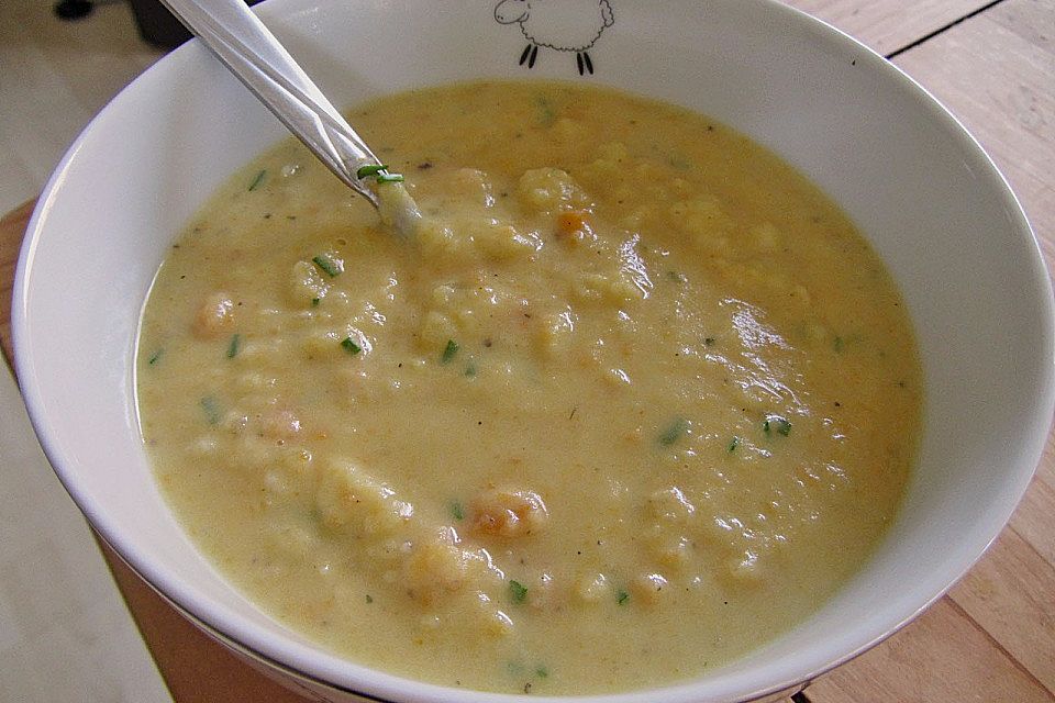 Cremige, aber diättaugliche Kartoffelsuppe mit Thymian und Käse