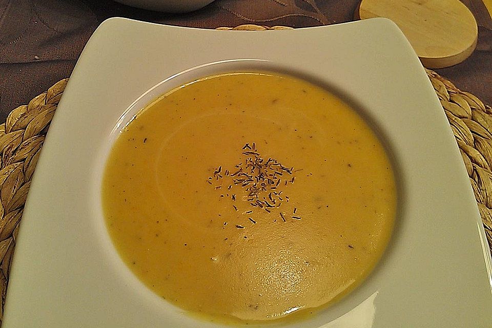 Cremige, aber diättaugliche Kartoffelsuppe mit Thymian und Käse