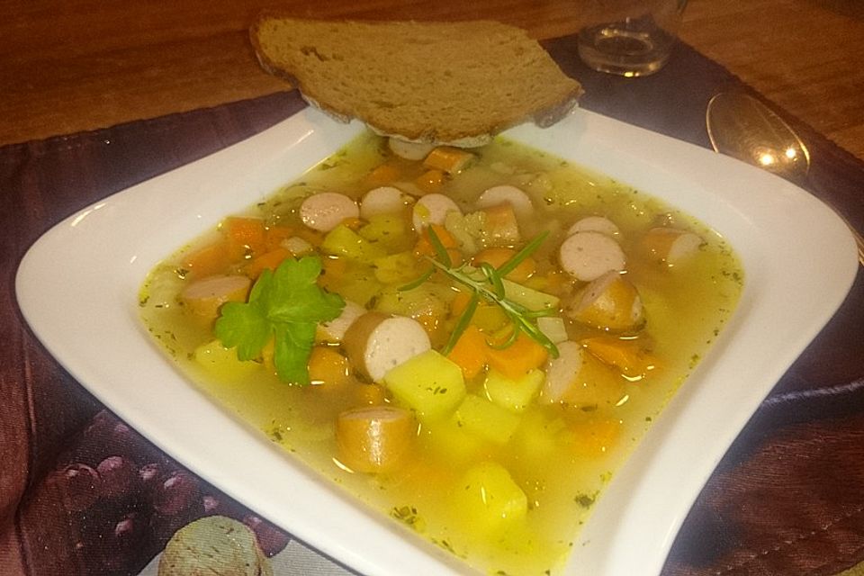 Cremige, aber diättaugliche Kartoffelsuppe mit Thymian und Käse