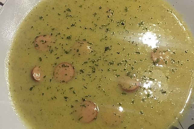 Cremige, aber diättaugliche Kartoffelsuppe mit Thymian und Käse von ...