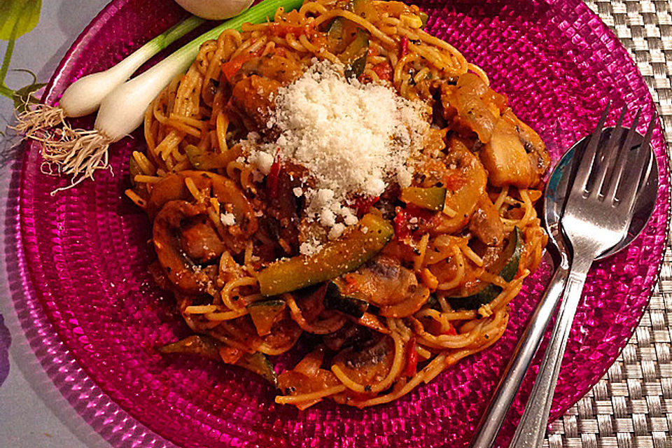 Spaghetti mit Zucchini und Pilzen