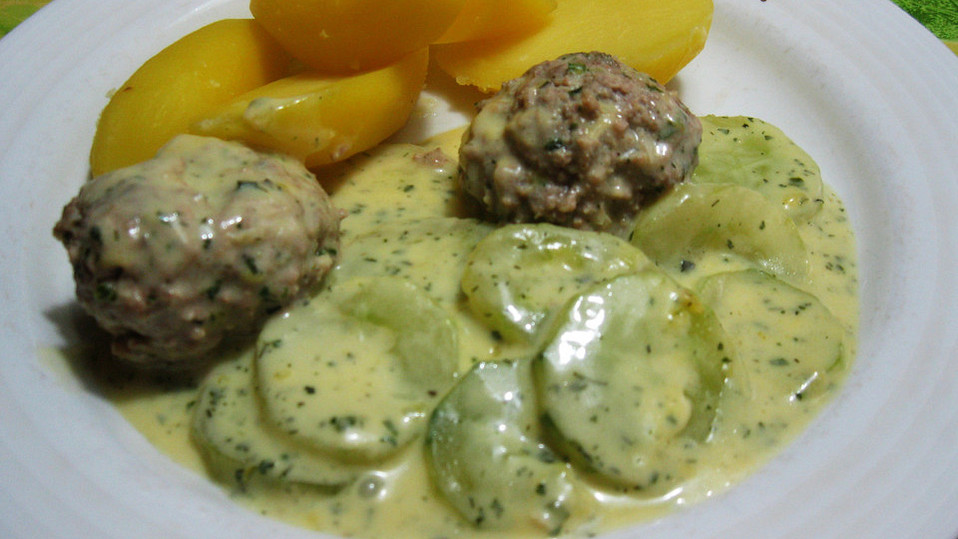 Schmorgurkenpfanne mit Bratklößchen von AnkeM79