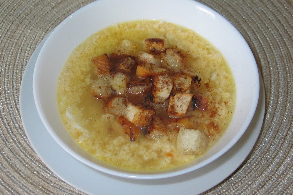 Südtiroler Weinsuppe