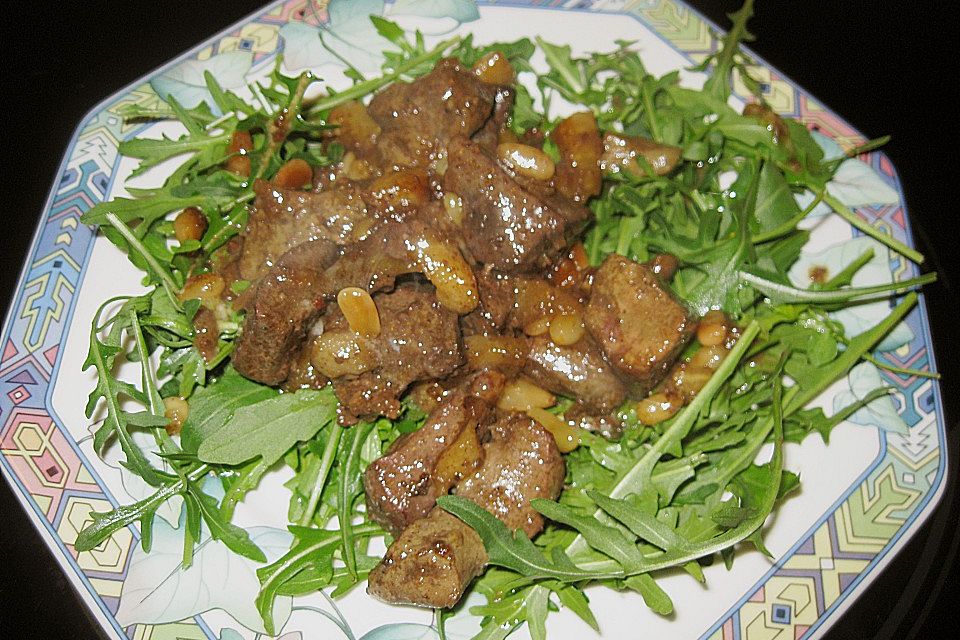 Gebratene Gänseleber mit Birnen und Rucola