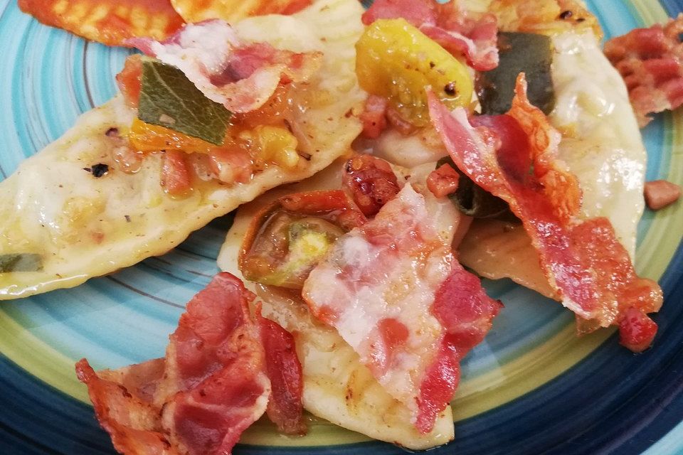 Birnen-Ravioli mit Speck und Bergkäse