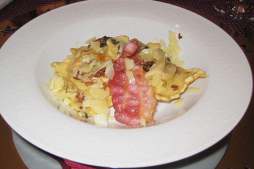 Birnen-Ravioli mit Speck und Bergkäse