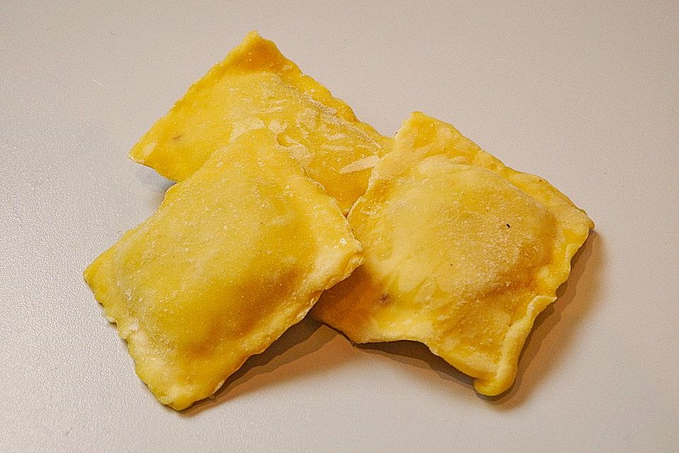 Birnen-Ravioli mit Speck und Bergkäse