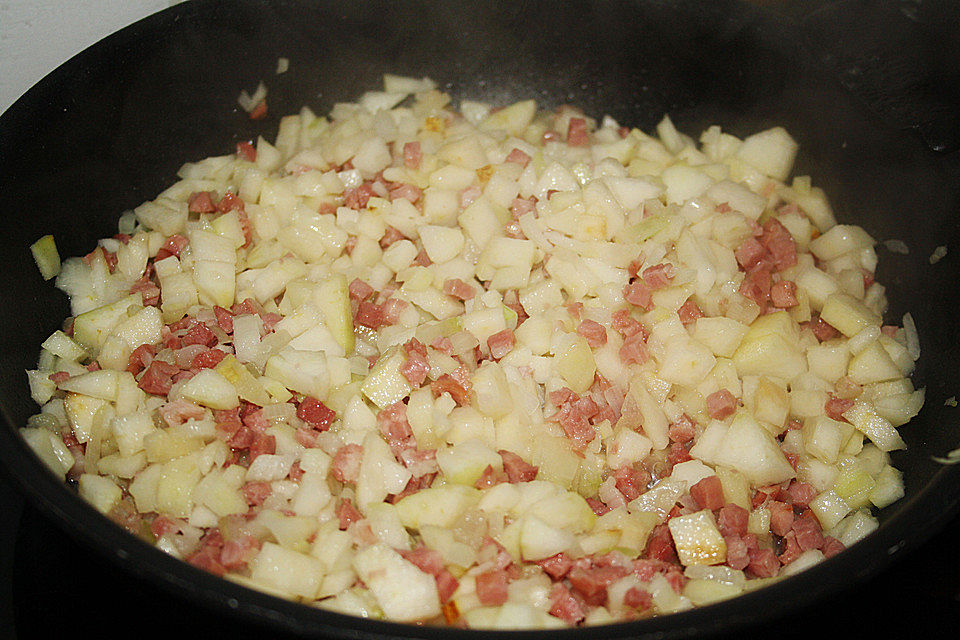 Birnen-Ravioli mit Speck und Bergkäse